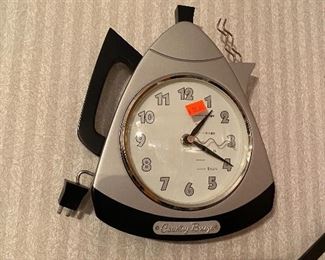 Tea pot clock