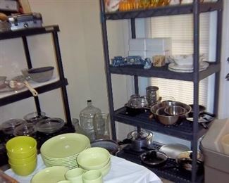Tons of Kitchen Cookware
