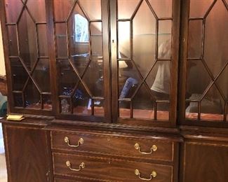 Henkle Harris China cabinet - with keys,lighted 