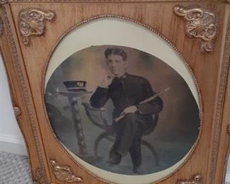 Antique frame w/pic of Civil War Soldier