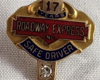 10K Roadway 17 Year Safe Driver Pin with Diamond