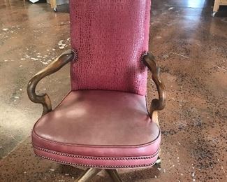 Very comfortable rolling swivel desk chair.  Excellent condition.