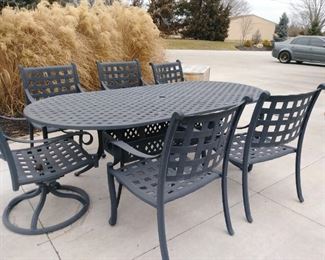 Nice patio table & chair set