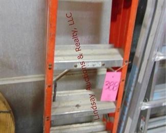 388 Louisville 4 fiberglass dbl sided step ladder