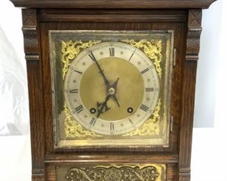 Vintage Wooden Mantle Clock

