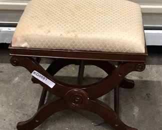 https://www.ebay.com/itm/124540592359	KG0081 Vanity Bench  Upholstered Top Wooden  Pickup Only		Auction
