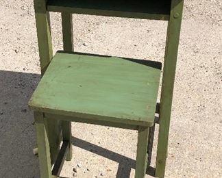 https://www.ebay.com/itm/124540574892	LAR1004: Primitive Americana Children's Writing Table / Desk Pickup Only		Auction
