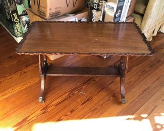 https://www.ebay.com/itm/114644903495	WRG5013 Duncan Phyfe Lyra Base Wooden Coffee / Accent Table Local Pickup		Auction
