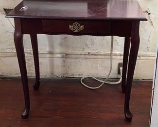 https://www.ebay.com/itm/114644902274	WRG5016 Queen Anne Style Hall / Accent Table Local Pickup		Auction
