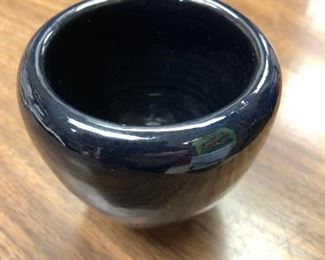 https://www.ebay.com/itm/114644897818	WRY5013E Connie Wiener Newcomb Style Cobalt Blue Glazed Pottery Vase: Connie Weiner Art Pottery Bowl, c. 1940s, New Orleans, cobalt Blue glaze over a red clay body, signed on the base, Hampshire House		Auction
