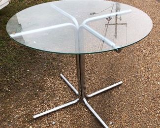 https://www.ebay.com/itm/114646808050	BA5093 Vintage Glass and Chrome Breakfast Style Table - Local Pickup		Auction
