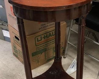 https://www.ebay.com/itm/114652145520	BA5810 Round Cherry Wood Vintage Table Local Pickup		Auction
