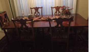 Dinning Room Table with 1 leaf and 6 chairs