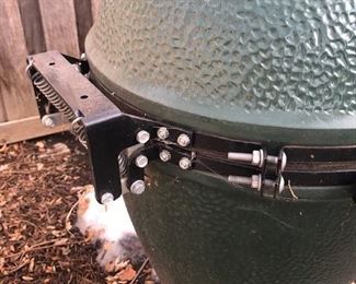 hinges on green egg