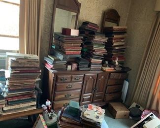 more scrapbooks - queen bed set5 pieces  
