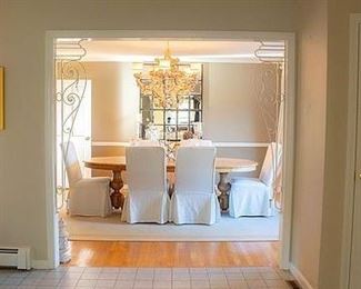 $1200 Dining Room Table& 6 Ethan Allen White Chairs 94"L x 43W