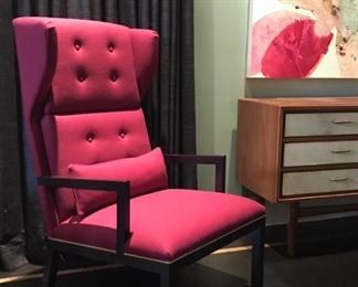 Julian Chichester
Pr Whitby lounge chairs in Gretchen Bellinger Laurel pasha linen velvet
W 21 in
D 31 in
H 45 in
Was $2000 each/$4000 pair
Now $1000 each/$2000 pair