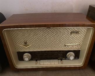 Grundig Majestic Model 2088 tube radio