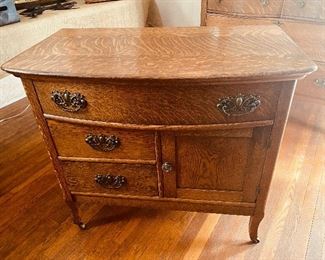 American quartersawn/Tiger oak wash stand/chest of drawers