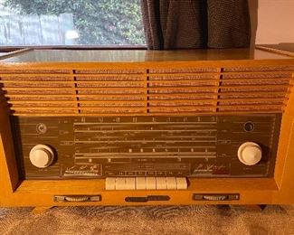 1950s Grundig Majestic tube radio Model 3095 in woof case and Bakelite handles and buttons