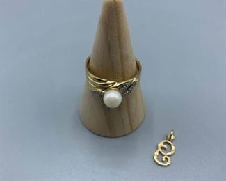 10K Gold Pearl and Diamond Ring