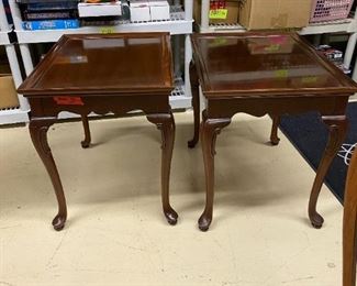 set of 2 end tables