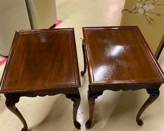 set of 2 end tables