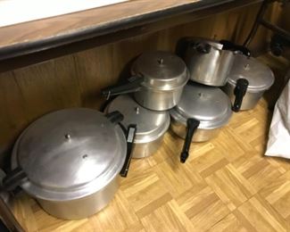 Pressure cookers from extra large to regular size.