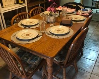 Dining room table and 6 Windsor chairs
