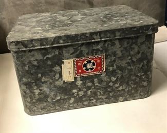 https://www.ebay.com/itm/124551935422	LAR9038 Vintage Galvanized Chinese Import Box Local Pickup		 Buy-it-Now 	 $19.99 
