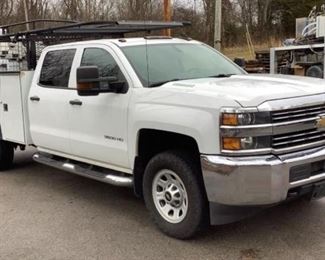VIN 1GB4KYC88FF571970
Year: 2015 Make: Chevrolet Model: Silverado 3500HD Trim Level: CrewCab 4WD Utility
Engine Type: 6.6L V8 Turbo Diesel
Transmission: Automatic
Miles: 172,458
Color: White
Driveline: 4WD
Located In: Bristol, TN
Operational Status: Runs and Drives
*Check Engine Light is On*
AC/Heat works
Power Windows
Power Locks
Manual Seat
Cloth Interior
**Sold as is Where is**