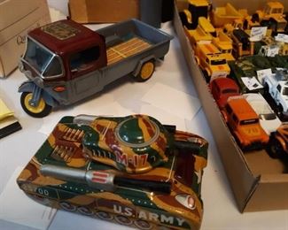  BANDAI JAPAN MAZDA 3 WHEEL DELIVERY TRUCK TIN LITHO FRICTION TOY         &                                                         SY Japan Tin Friction U.S. Army M-17 Tank