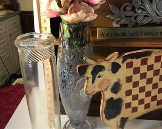 Clearance Lot #12: 2 Baskets & home decor, new PJ set. You get all items shown for $100 (shelf not included). From a non-smokers home