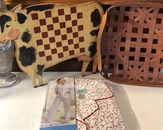 Clearance Lot #12: 2 Baskets & home decor, new PJ set. You get all items shown for $100 (shelf not included). From a non-smokers home