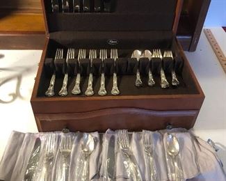 Gorham Chantilly pattern sterling silver flatware set: 8 place settings of 4, 32 pieces total. No monogram, excellent condition with original box. $1,800