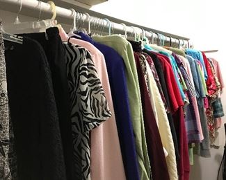 Lots of clothes for women. Sizes M-L-XL
Also shoes and purses 