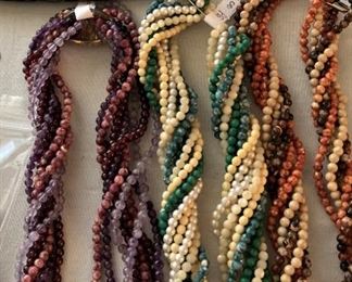 Twist beads