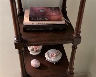 Small 4-shelf table