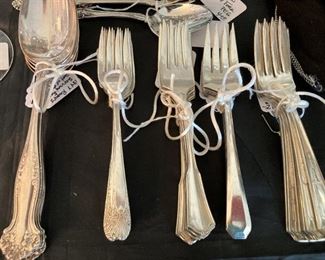 Miscellaneous pieces of silver plate flatware