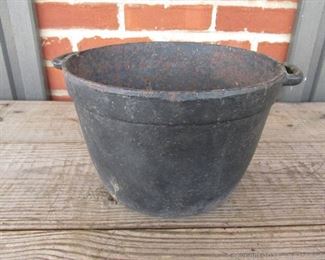 Old Cast Iron Dutch Overn Pot