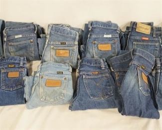 1032	LOT OF 11 PAIRS VINTAGE WRANGLER JEANS ALL ARE YOUTH SIZES. SIX ARE SIZE 10, TWO ARE SIZE 9, ONE IS SIZE 8 & ONE IS SIZE 6. VARYING DEGREES OF WEAR 
