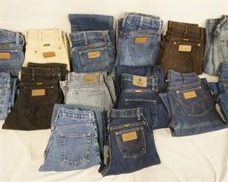 1035	LOT OF 14 PAIRS OF WRANGLER JEANS. VARYING DEGREES OF WARE 
