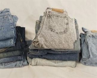 1075	LOT OF 13 PAIRS OF ARIZONA JEANS. VARYING DEGREES OF WEAR 
