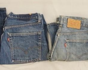 1160	LOT OF FOUR PAIRS OF VINTAGE LEVIS JEANS. SIZES ARE; 32 X 34, 30 X 30, TWO THE SIZES ARE UNKNOWN WAIST MEASURMENTS ARE APP. 32 & 30 IN. VARYING DEGREES OF WEAR 
