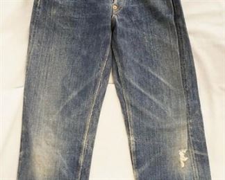 1180	VINTAGE LEVIS CINCH BACK SELVEDGE JEANS. APPEAR TO BE FROM THE EARLY 1930S WAIST MEASURES APP. 26 IN IN SEAM APP. 27 IN 
