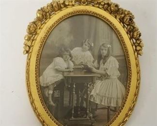 1008	ANTIQUE GILT OVAL FRAME W/PHOTO OF 3 YOUNG GIRLS, 7 1/2 IN X 5 1/2 IN
