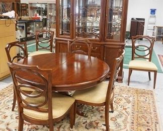 1011	BASSETT DINING ROOM SET, BREAKFRONT, 53 IN ROUND TABLE W/ONE 24 IN LEAVE & A SET OF 6 CHAIRS

