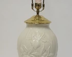 1027	LENOX MASTERPIECE IRIS QUOIZEL IVORY TABLE LAMP, 32 IN HIGH
