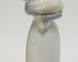 1039	LLADRO GIRL HOLDING LAMB, 11 IN
