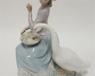 1041	LLADRO GIRL W/GOOSE, 10 IN
